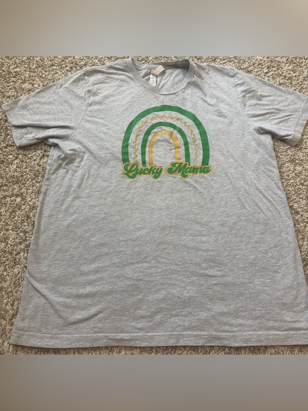 Lucky Mama Graphic Tee - Gray with Green & Gold Rainbow